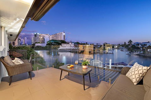 Waterfront Boutique Apartment - Personal Concierge - Dalby Accommodation 2