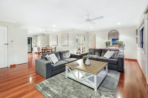 Waterfront Boutique Apartment - Personal Concierge - Dalby Accommodation 3