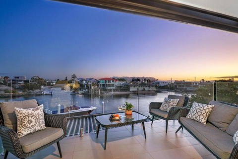 Waterfront Boutique Apartment - Personal Concierge - Dalby Accommodation 1