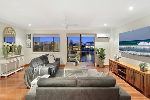 Waterfront Boutique Apartment - Personal Concierge - Dalby Accommodation 0