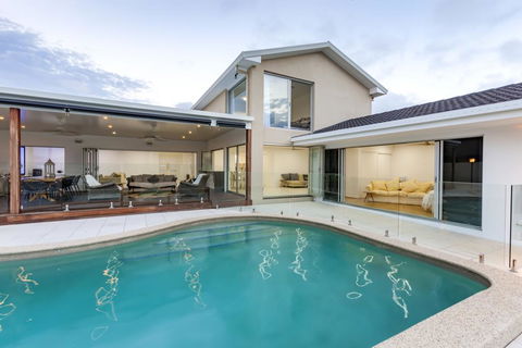 Waterfront Entertainer - Dalby Accommodation 3
