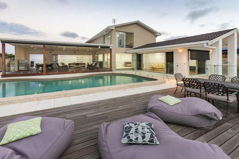 Waterfront Entertainer - Dalby Accommodation 1