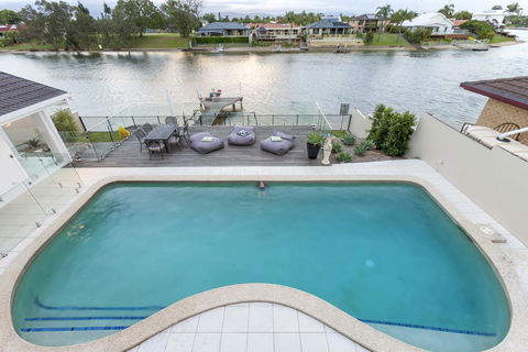 Waterfront Entertainer - Dalby Accommodation 0