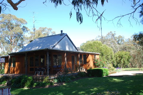 Bluegum Ridge Cottages - Dalby Accommodation 0