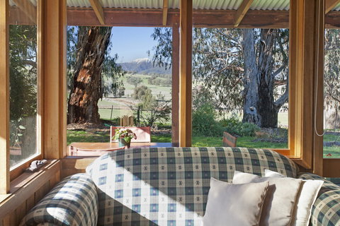 Bluegum Ridge Cottages - Dalby Accommodation 19