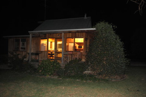 Bluegum Ridge Cottages - Dalby Accommodation 24