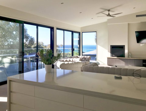 Lorne Sea View Terrace House - Dalby Accommodation 3