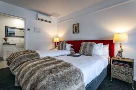 Daylesford Art Motel - Dalby Accommodation 3