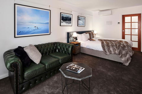 Daylesford Art Motel - Dalby Accommodation 9