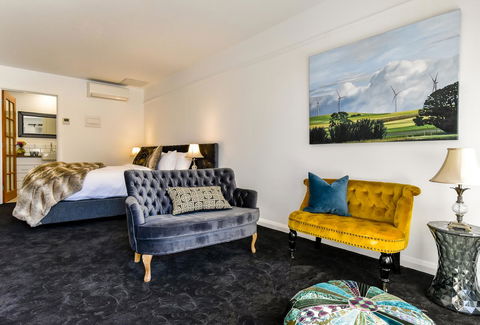 Daylesford Art Motel - Dalby Accommodation 7