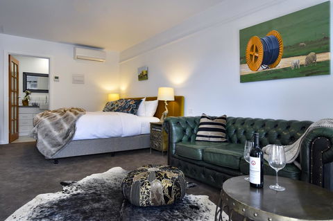 Daylesford Art Motel - Dalby Accommodation 6