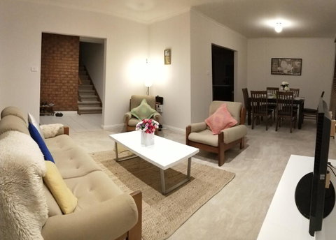 The Gallery Hours - Dalby Accommodation 10