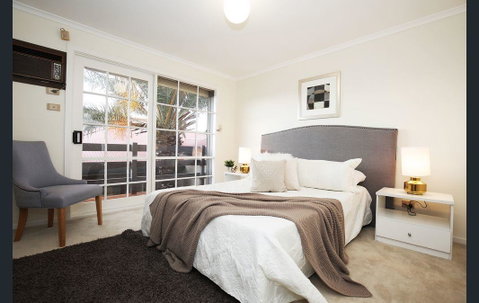The Gallery Hours - Dalby Accommodation 0