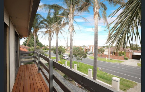 The Gallery Hours - Dalby Accommodation 8