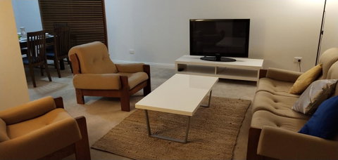 The Gallery Hours - Dalby Accommodation 9