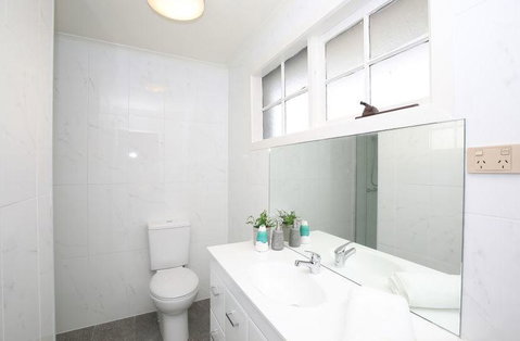 The Gallery Hours - Dalby Accommodation 5
