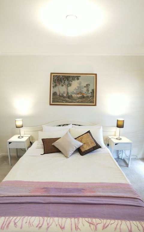 The Gallery Hours - Dalby Accommodation 1