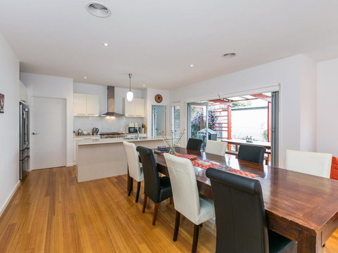 Torquay Timeout - Dalby Accommodation 3