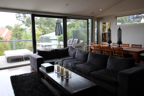 Lorne Holiday House - Dalby Accommodation 1