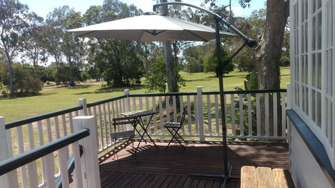 Lake Weyba Noosa Lodge & Kangaroos - Dalby Accommodation 2