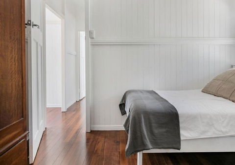Lake Weyba Noosa Lodge & Kangaroos - Dalby Accommodation 11