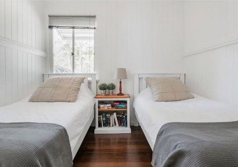 Lake Weyba Noosa Lodge & Kangaroos - Dalby Accommodation 10