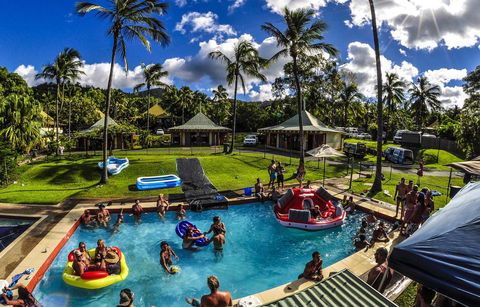 Nomads Airlie Beach - Dalby Accommodation 0
