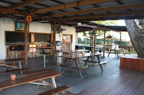 Nomads Airlie Beach - Dalby Accommodation 2