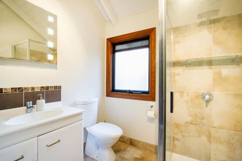 Airlie Beach Eco Cabins - Adults Only - Dalby Accommodation 22