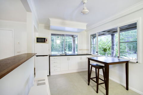 Airlie Beach Eco Cabins - Adults Only - Dalby Accommodation 37