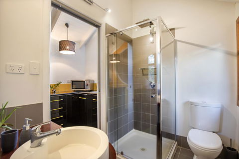 Airlie Beach Eco Cabins - Adults Only - Dalby Accommodation 30