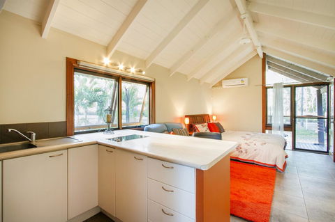 Airlie Beach Eco Cabins - Adults Only - Dalby Accommodation 12
