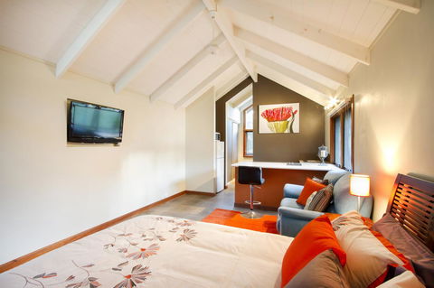 Airlie Beach Eco Cabins - Adults Only - Dalby Accommodation 9