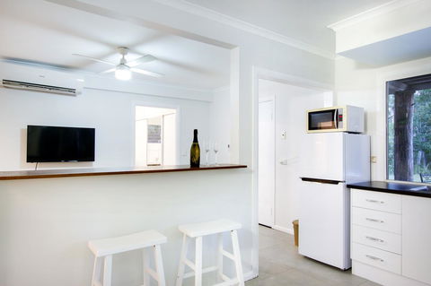 Airlie Beach Eco Cabins - Adults Only - Dalby Accommodation 8