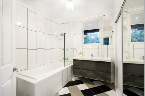Airlie Beach Eco Cabins - Adults Only - Dalby Accommodation 35