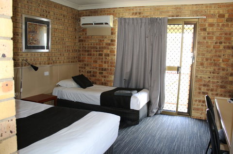 Clermont Country Motor Inn - Dalby Accommodation 2