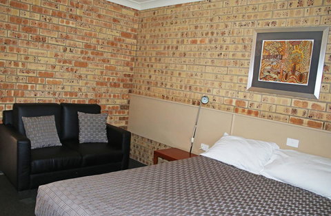 Clermont Country Motor Inn - Dalby Accommodation 6