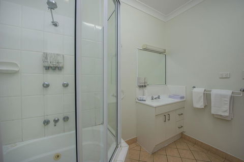 Sails On Horseshoe Apartment 9 - Dalby Accommodation 5