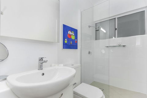 By The Sea Port Douglas - Dalby Accommodation 14