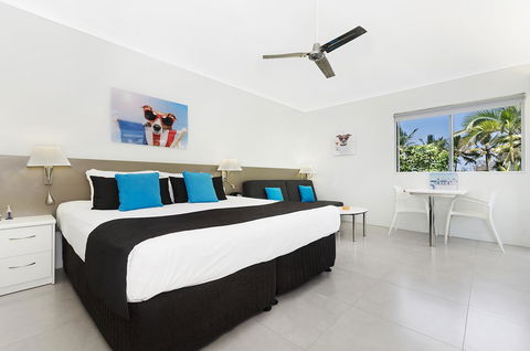 By The Sea Port Douglas - Dalby Accommodation 15