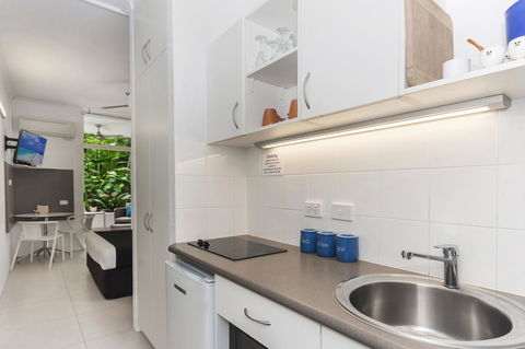 By The Sea Port Douglas - Dalby Accommodation 13