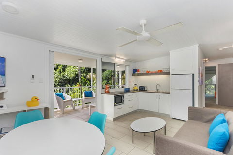 By The Sea Port Douglas - Dalby Accommodation 8