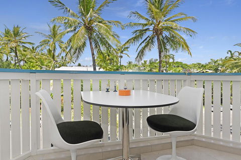 By The Sea Port Douglas - Dalby Accommodation 18