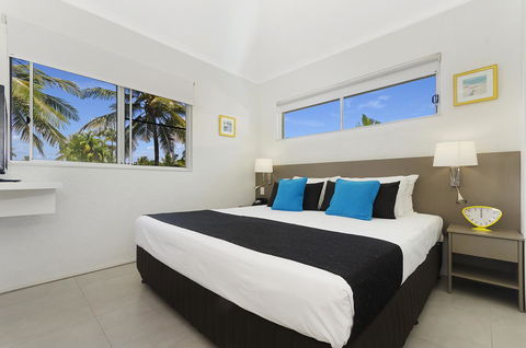 By The Sea Port Douglas - Dalby Accommodation 17