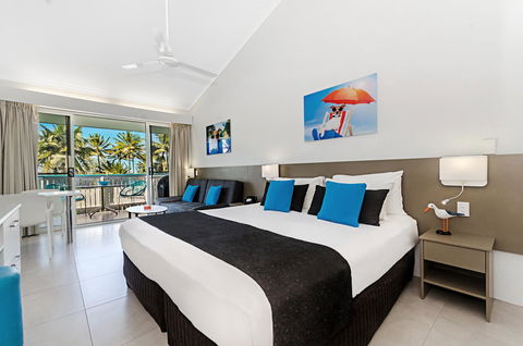 By The Sea Port Douglas - Dalby Accommodation 4