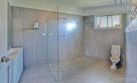 KiteSurf 1770 Beach House - Dalby Accommodation 3