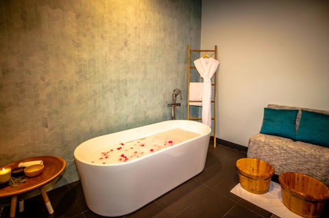 Mirage Whitsundays - Dalby Accommodation 24