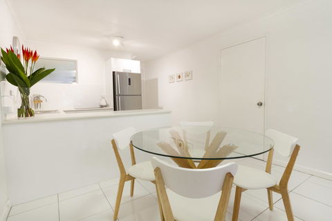 The White House Port Douglas - Dalby Accommodation 13