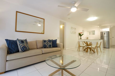 The White House Port Douglas - Dalby Accommodation 2