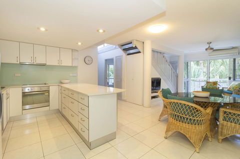 The White House Port Douglas - Dalby Accommodation 23